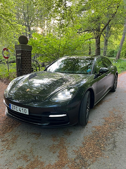 Porsche Panamera 4S 4 of 5