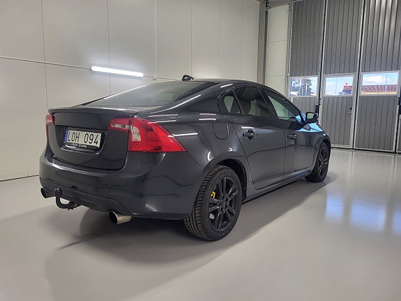 Volvo S60 2 of 5
