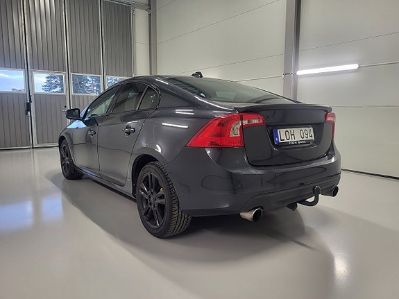 Volvo S60 4 of 5