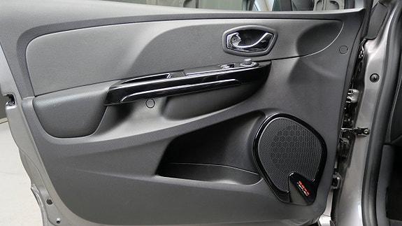 Renault Clio 12 of 15