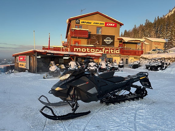 Ski-Doo Summit X 154" 850 E-Tec SHOT -20 *233mil