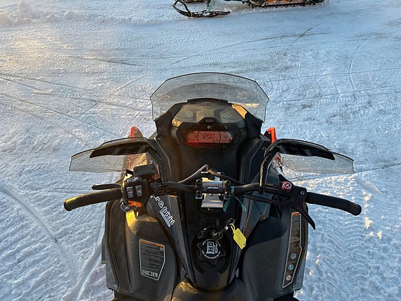 Ski-Doo Renegade XRS 850 E-Tec -21 5 of 5