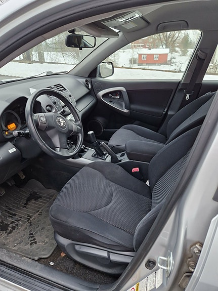 Toyota RAV4 6 of 7