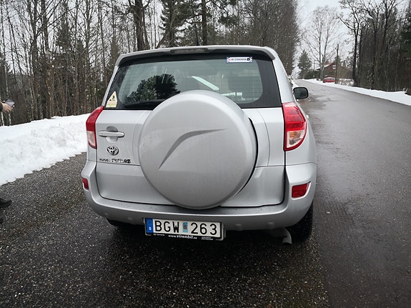 Toyota RAV4 3 of 7