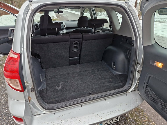Toyota RAV4 7 of 7