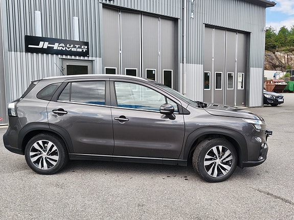 Suzuki S-Cross 4 of 5