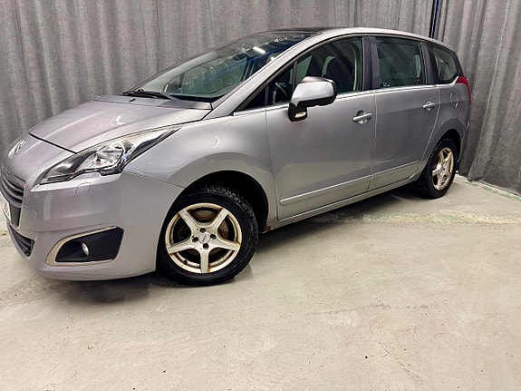 Peugeot 5008 2 of 5