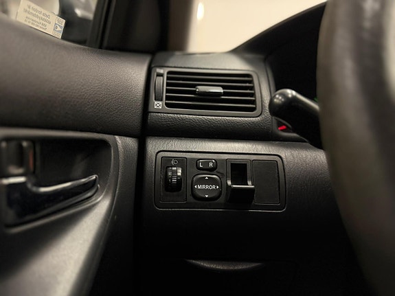 Toyota Corolla 11 of 16