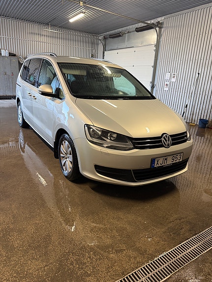 Volkswagen Sharan 2 of 5