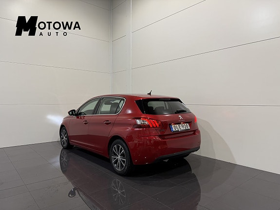 Peugeot 308 2 of 5