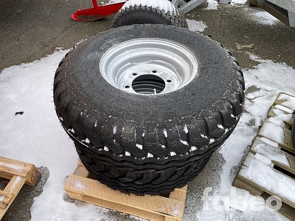 Vredestein Flotation + 300/80-15.3 däck på fälg (117166)