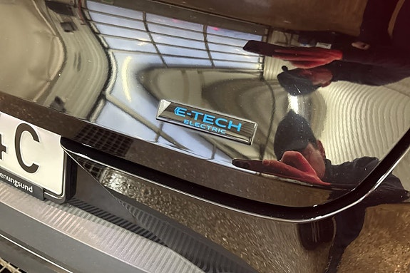 Renault Scenic E-Tech 18 of 23