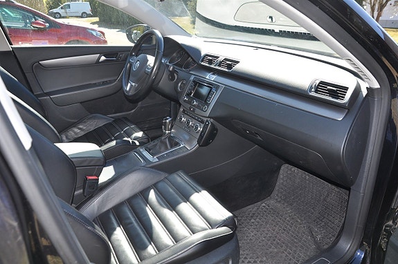 Volkswagen Passat 8 of 12