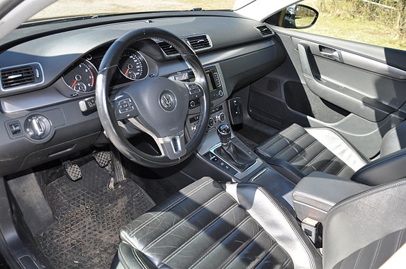 Volkswagen Passat 9 of 12