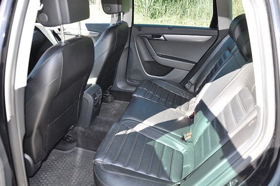 Volkswagen Passat 7 of 12