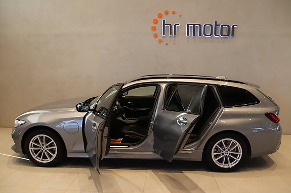 BMW 330e 2 of 5