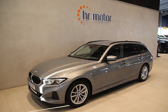 BMW 330e 4 of 5