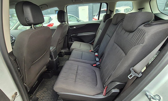 Opel Zafira Tourer 11 of 15