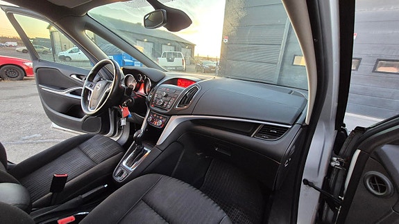 Opel Zafira Tourer 10 of 15