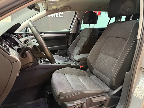 Volkswagen Passat 14 of 28