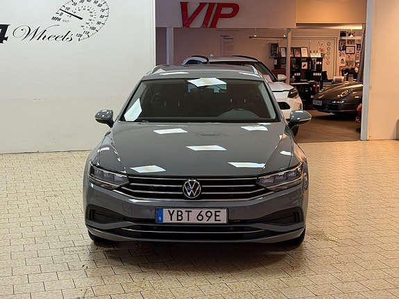 Volkswagen Passat 10 of 28