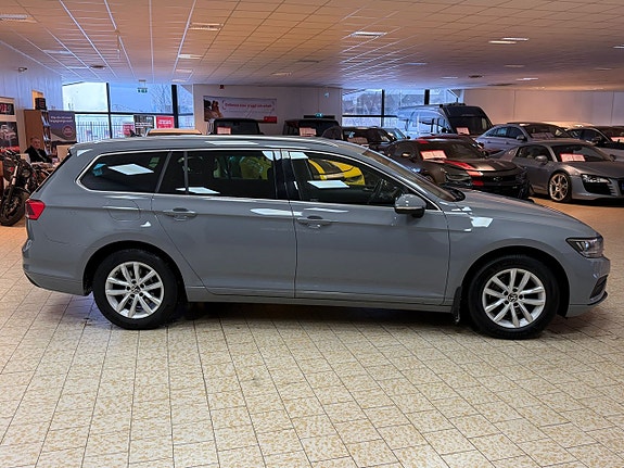 Volkswagen Passat 8 of 28