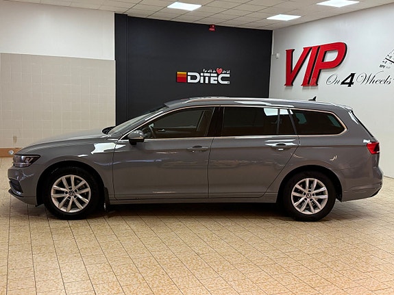 Volkswagen Passat 4 of 28