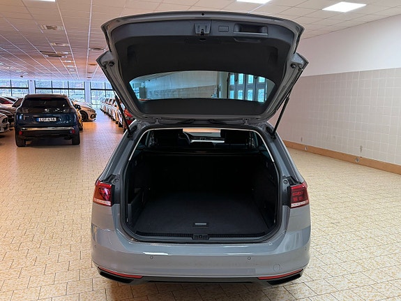 Volkswagen Passat 11 of 28