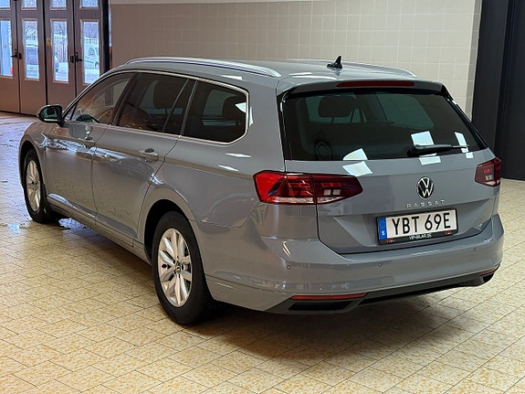 Volkswagen Passat 5 of 28