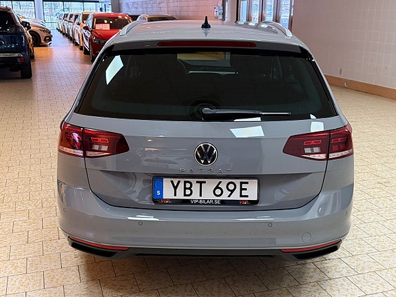 Volkswagen Passat 6 of 28