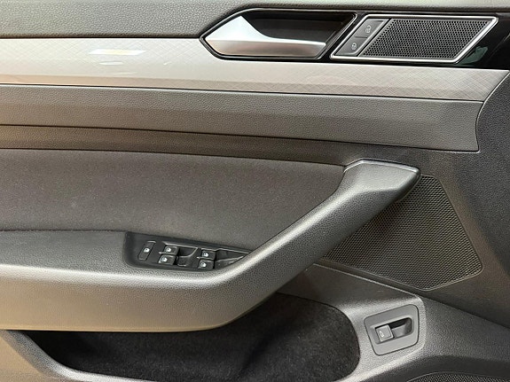 Volkswagen Passat 28 of 28