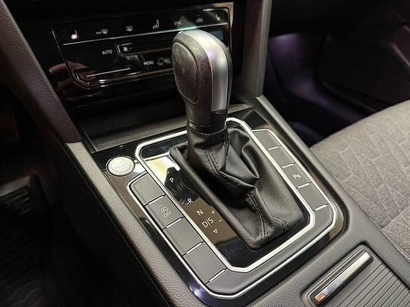 Volkswagen Passat 21 of 28
