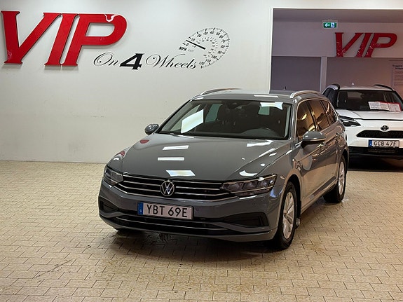 Volkswagen Passat 3 of 28