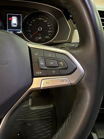 Volkswagen Passat 22 of 28