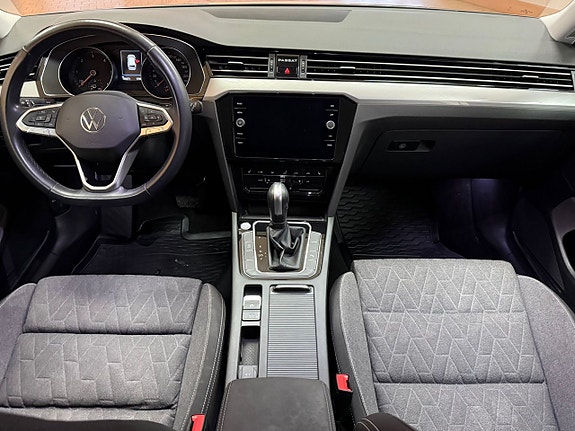 Volkswagen Passat 17 of 28
