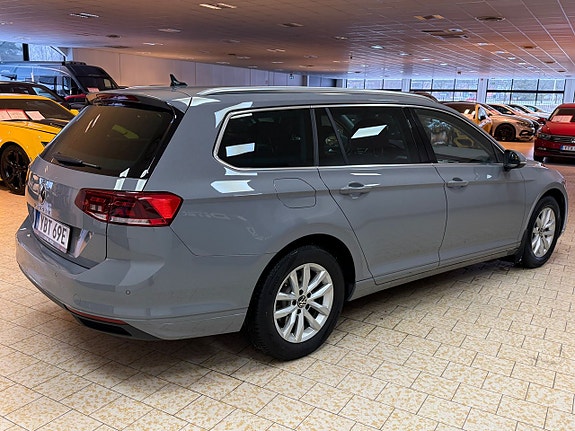 Volkswagen Passat 7 of 28
