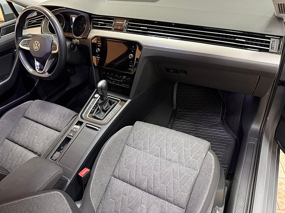 Volkswagen Passat 18 of 28