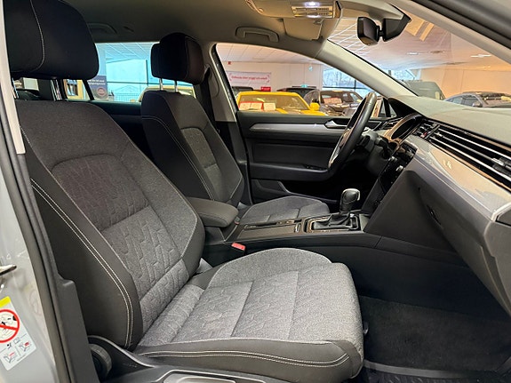 Volkswagen Passat 19 of 28