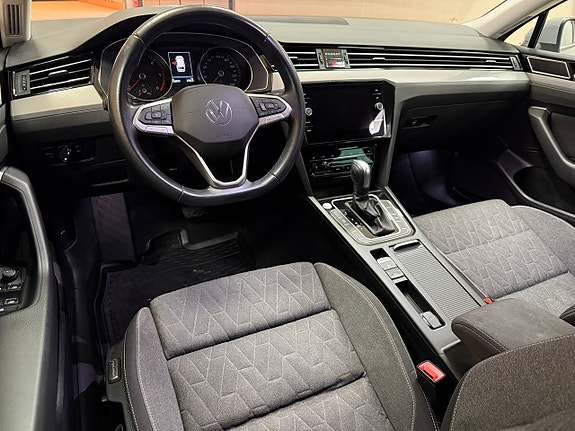 Volkswagen Passat 15 of 28