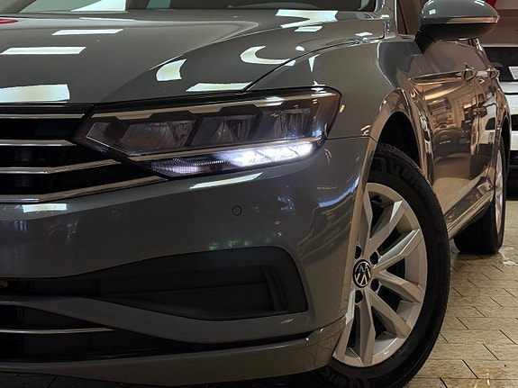 Volkswagen Passat 12 of 28