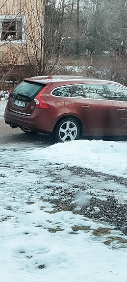 Volvo V60 2 of 9