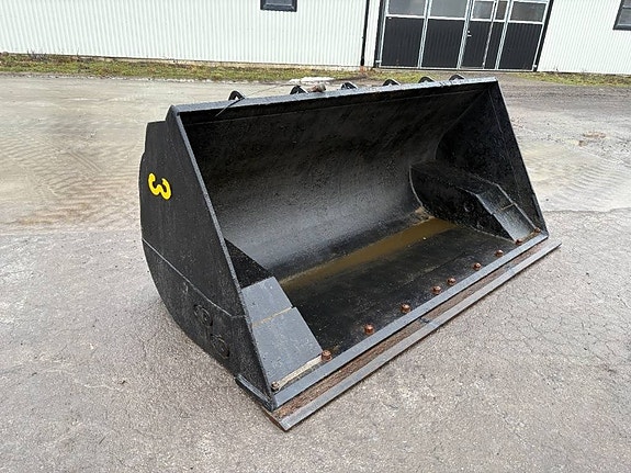 Eurosteel högtippande skopa 2 kbm