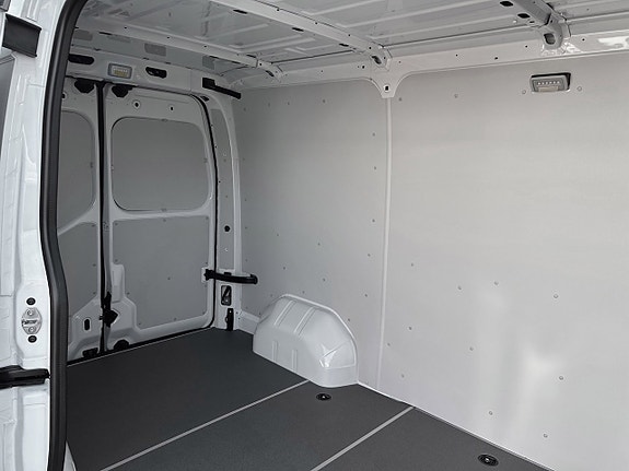 Nissan NV400 20 of 20