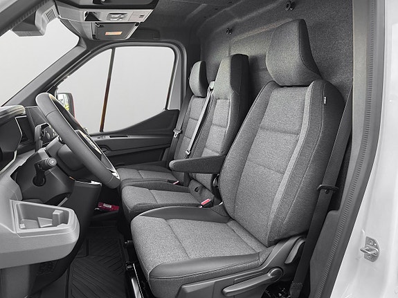 Nissan NV400 11 of 20