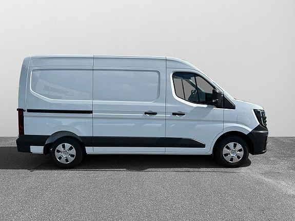 Nissan NV400 6 of 20
