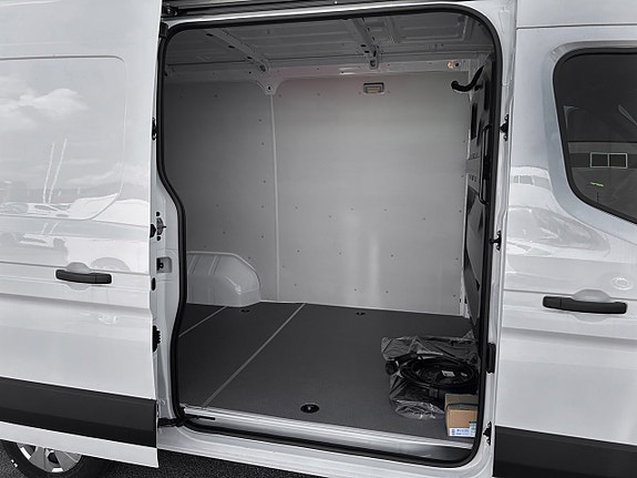 Nissan NV400 19 of 20