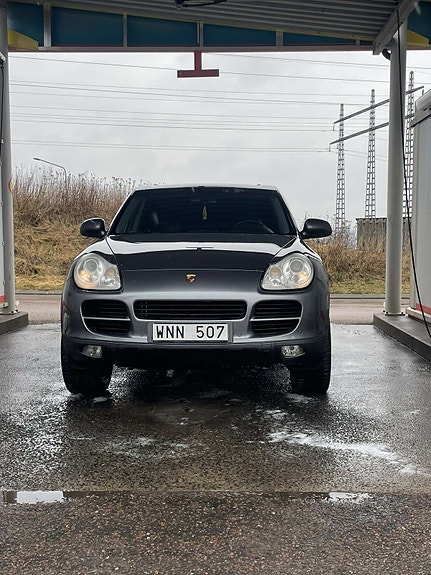 Porsche Cayenne 7 of 14