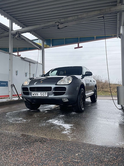 Porsche Cayenne 6 of 14