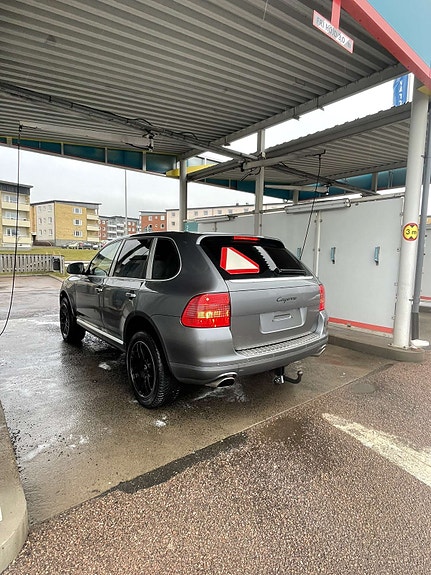 Porsche Cayenne 5 of 14