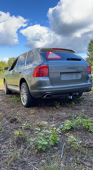 Porsche Cayenne 3 of 14